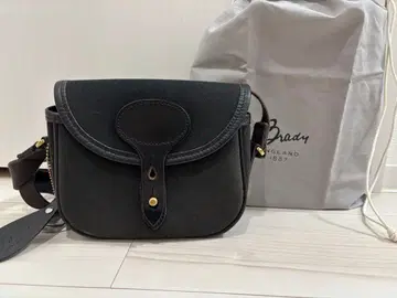 A*O님 Brady 숄더백 블랙