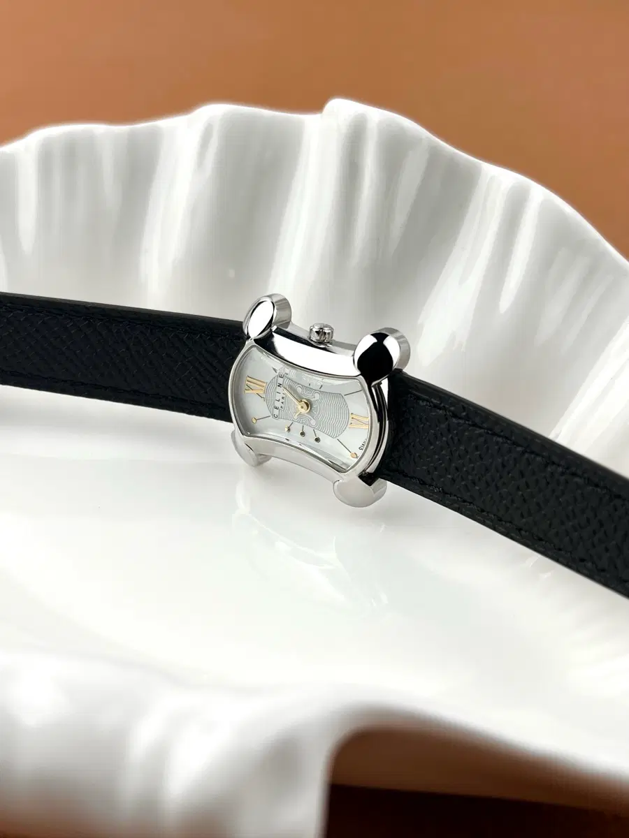 CELINE Lady macadam gold shell watch