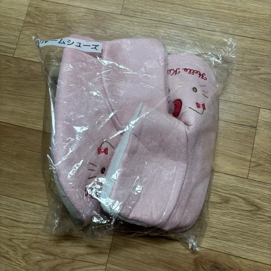 헬로키티 겨울 쿠지 룸슈즈