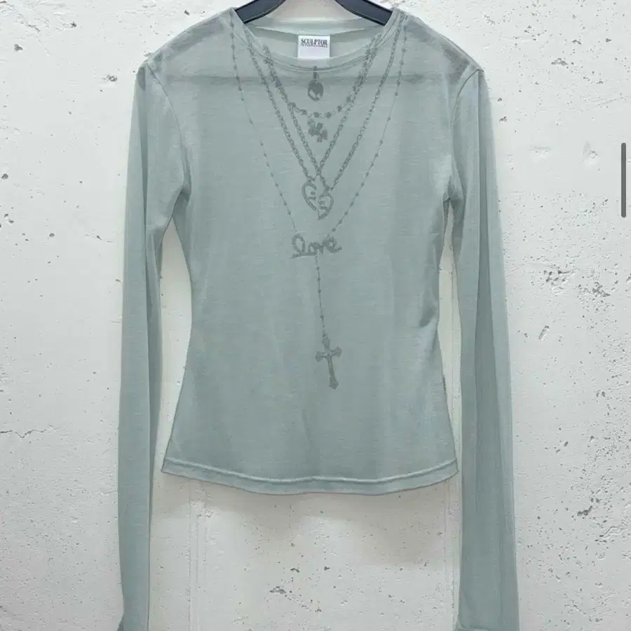 스컬프터 Faux Necklace Tee Pale 블루 컬러 s 사이즈 구합니다