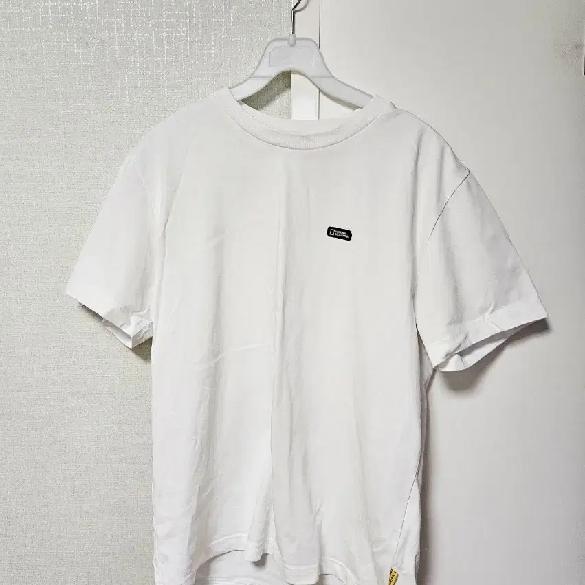 (상태좋음) 네셔널지오그래픽 매장정품 남여공용 흰색반팔티 M size