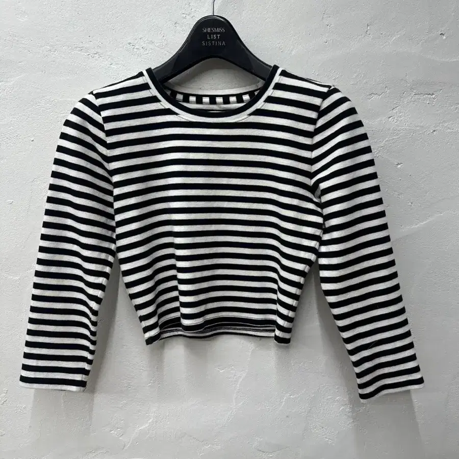 [상태최상] 아베크롬비(ABERCROMBIE) 상의 여성 티셔츠 블랙스트라잎 크롭 6부 S