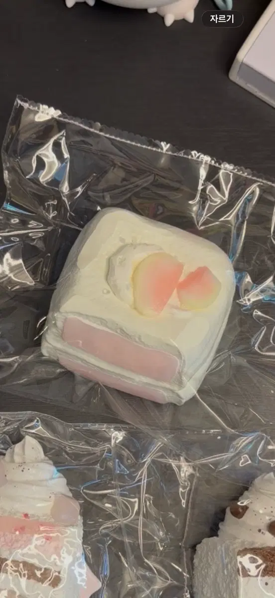 (새제품) Mokk 복숭아 2단 떡 녹진크림감 수제 말랑이