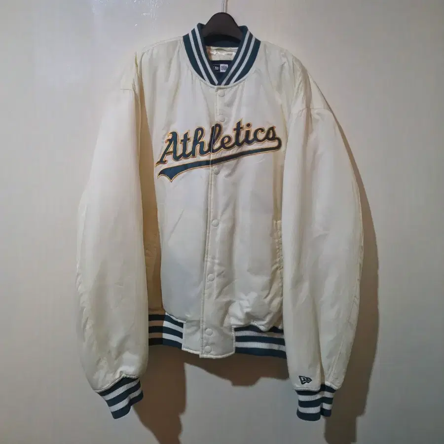 뉴에라 애슬레틱스 바시티 2XL