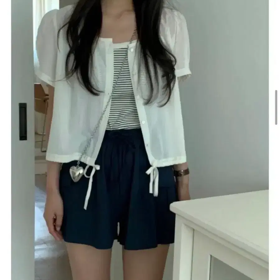 단종상품 1번입은새제품무방 데이지블라우스 프리사이즈 소라 색상