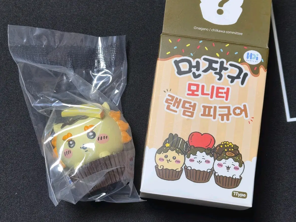 시사 모니터 랜덤 피규어