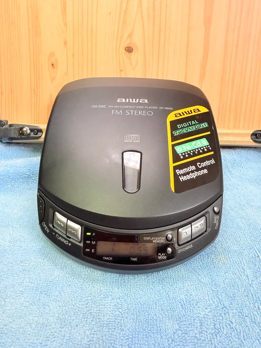 아이와 휴대용 CD플레이어,XP-R650,FM/AM라디오.작동&외관굿
