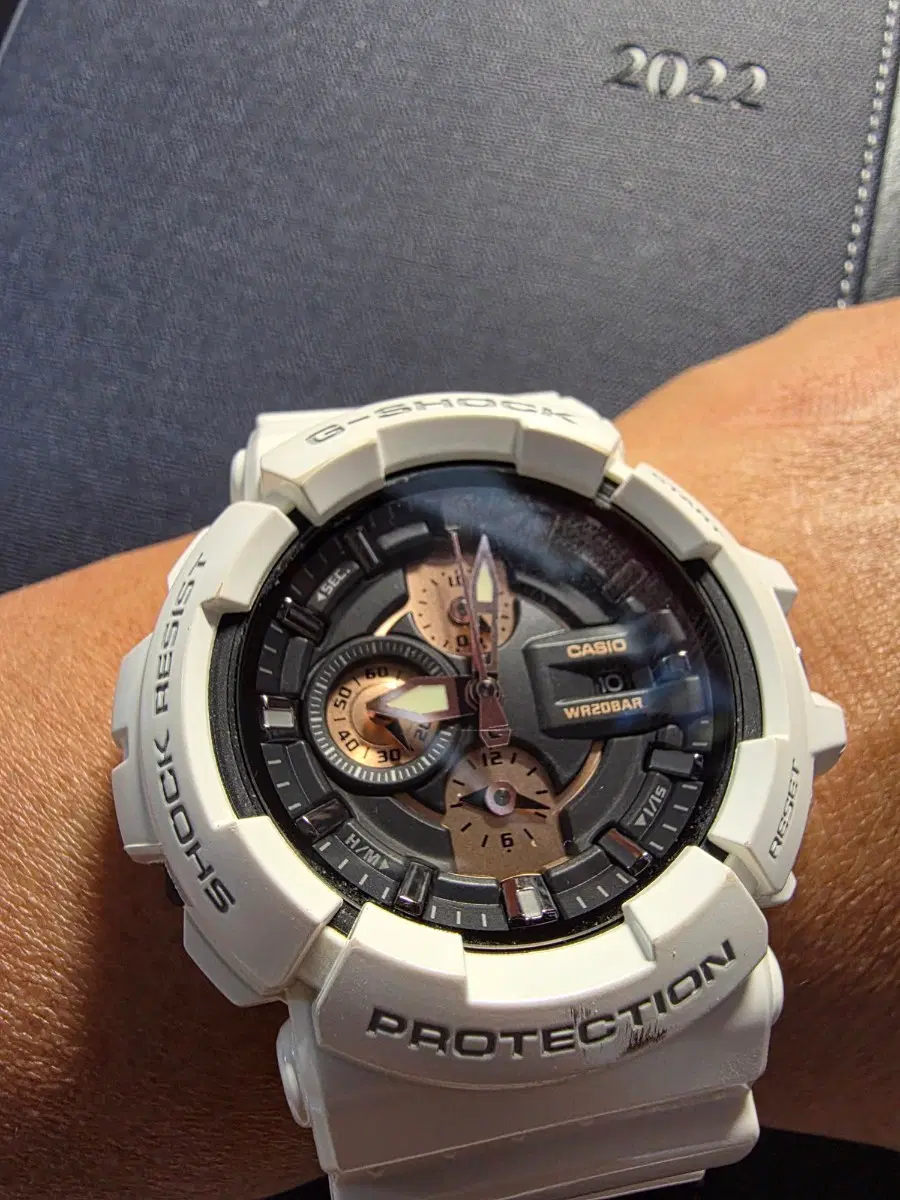 카시오 G-SHOCK GAC-100RG 화이트 시계 판매 교환 합니다
