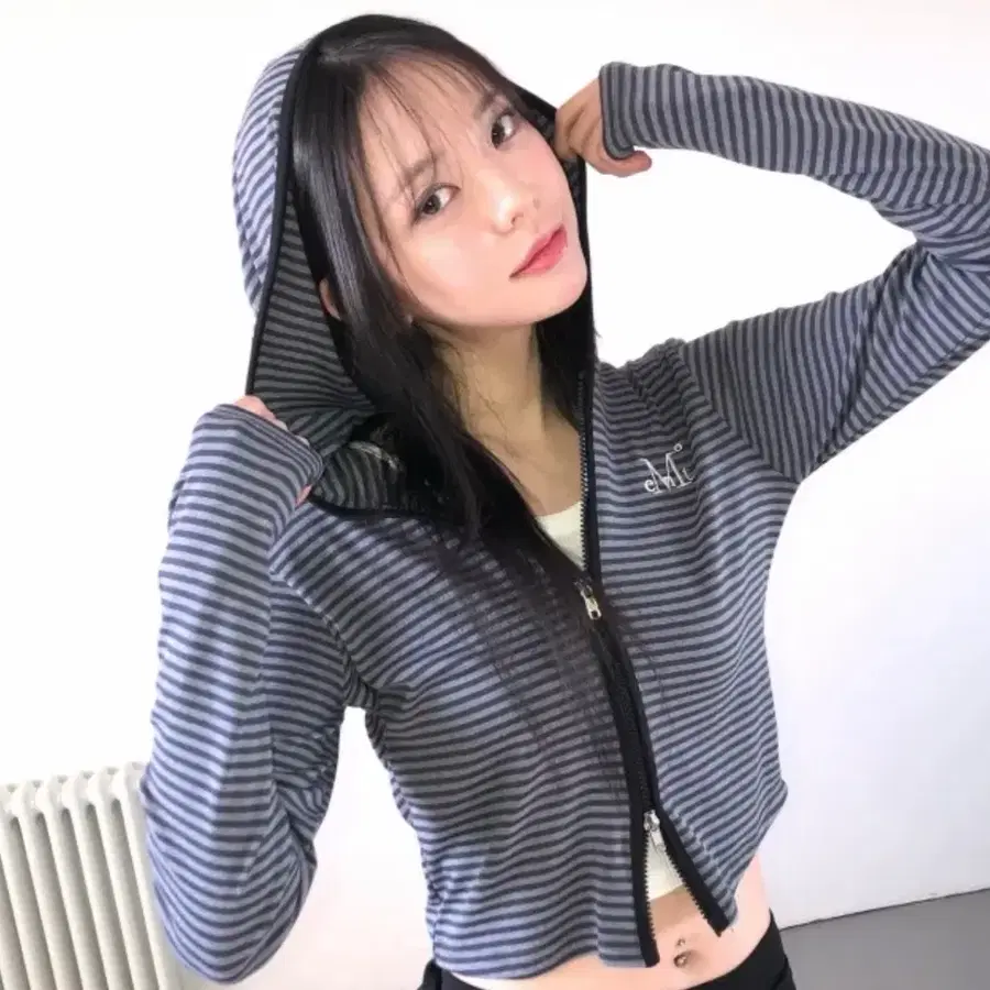 무센트 데이리시 투웨이 스트라이프 크롭 후드집업