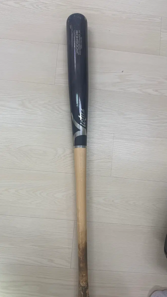 빅터스 victus 나무배트 850g
