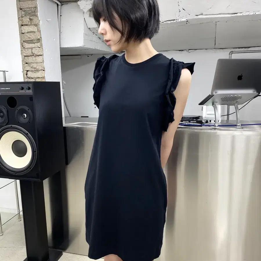 시몬 로샤 숄더 프릴 드레스