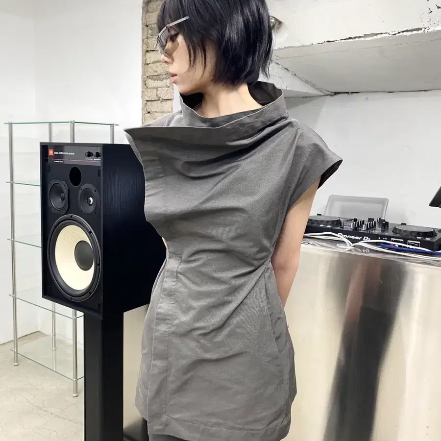 릭오웬스 파워 숄더 하이넥 베스트