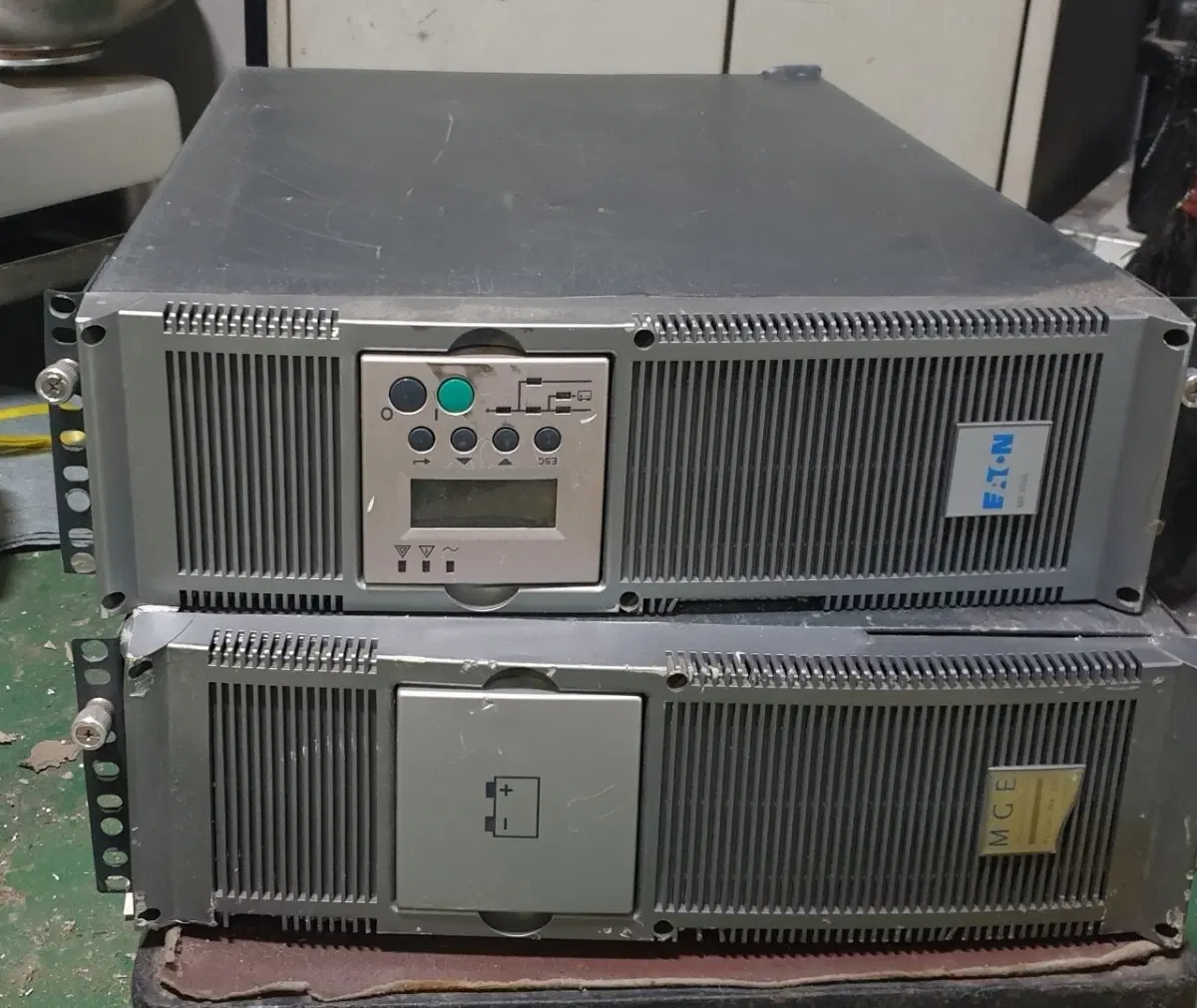 이튼(Eaton) 5000VA 고용량 UPS + 확장 배터리 팩 세트