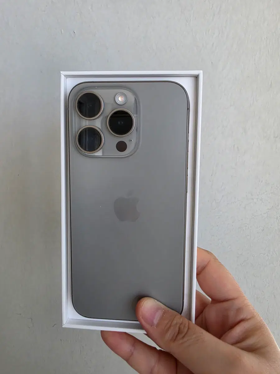 아이폰15pro 256GB 내추럴 티타늄 판매해요 !