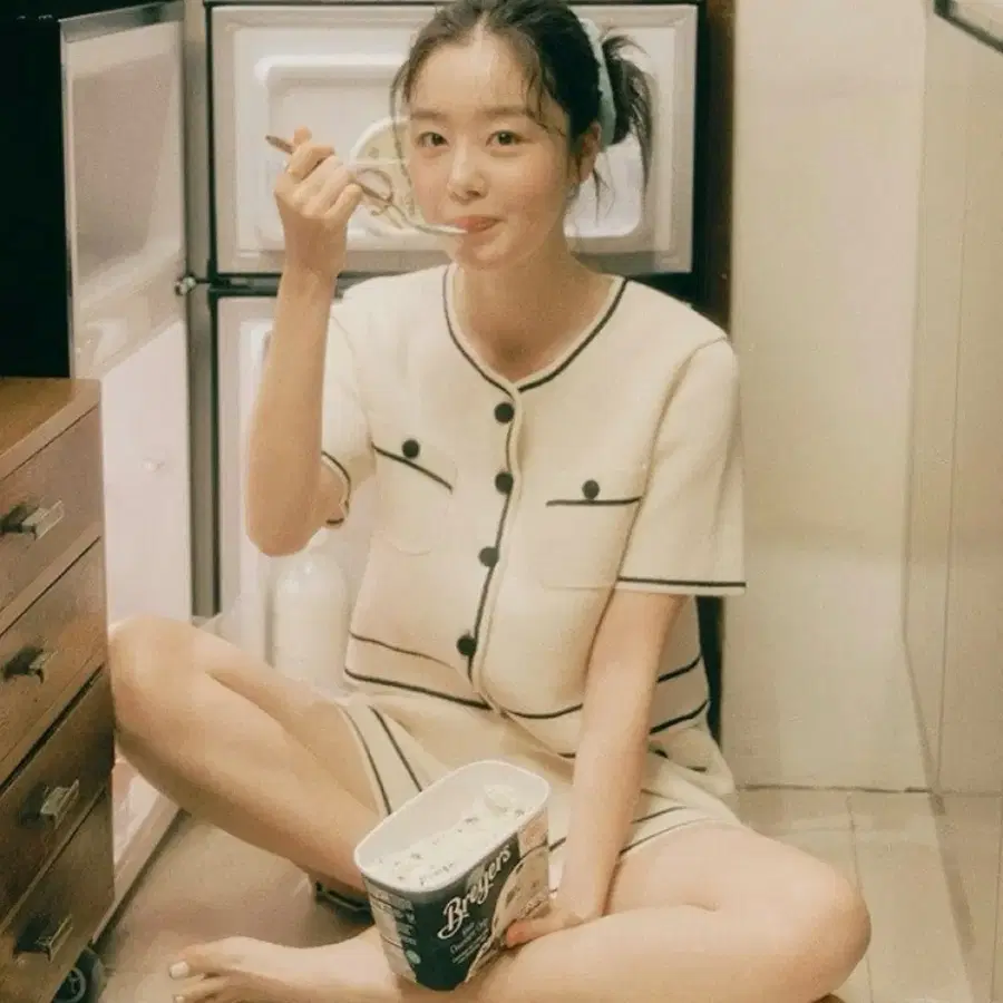 유어네임히얼 깔끔이 반팔니트 S