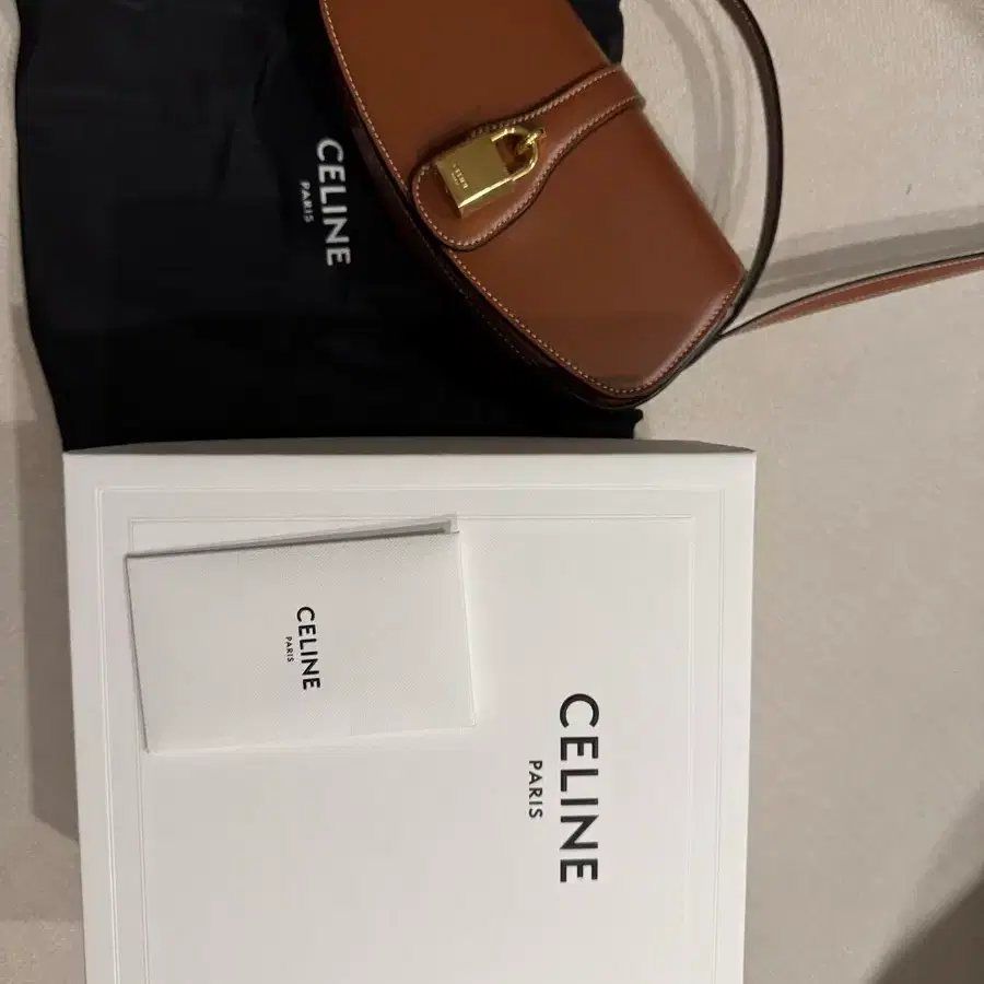 셀린느 타부백