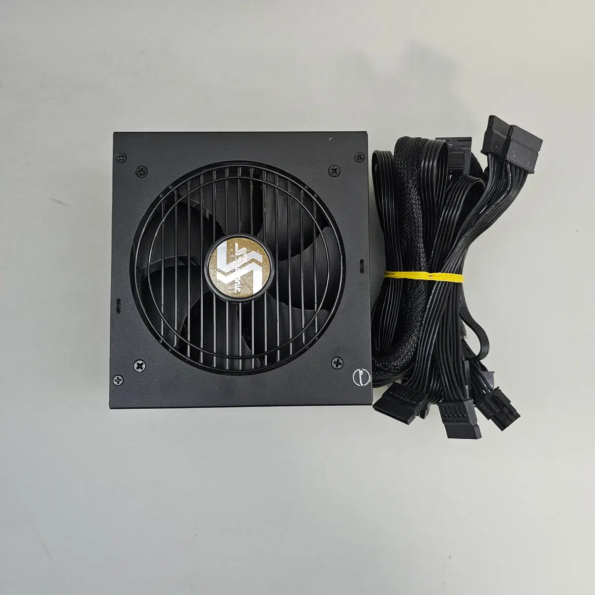 시소닉 FOCUS 750 GOLD 세미모듈러 파워 판매합니다.(SSR-750FM)