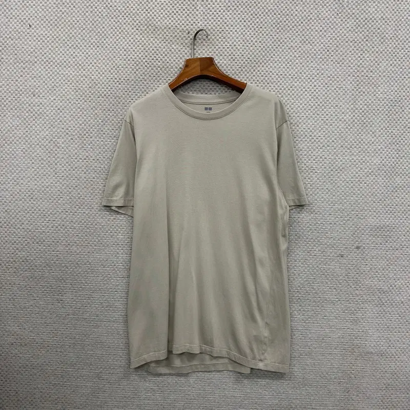 유니클로 반팔티 L D03691