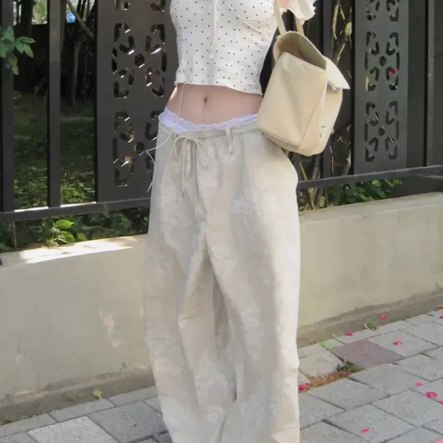 모이페어 FLOWER WIDE PANTS / BEIGE