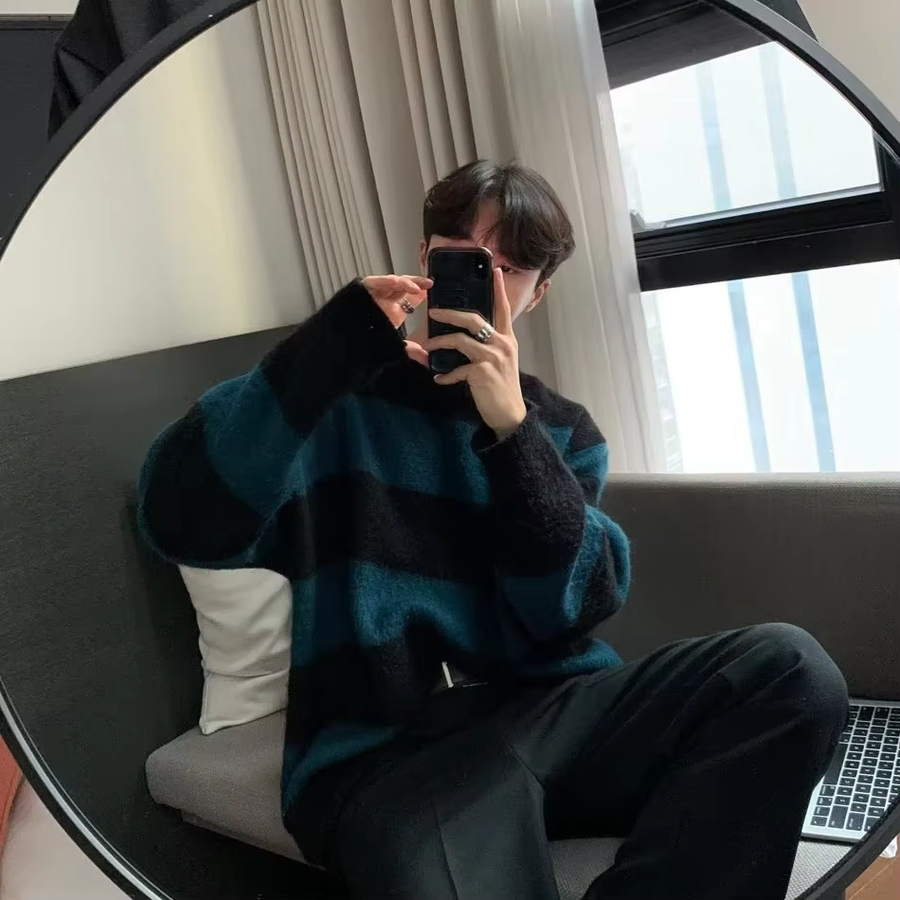 남성 스트라이프 오버핏 라운드넥 니트 스웨터