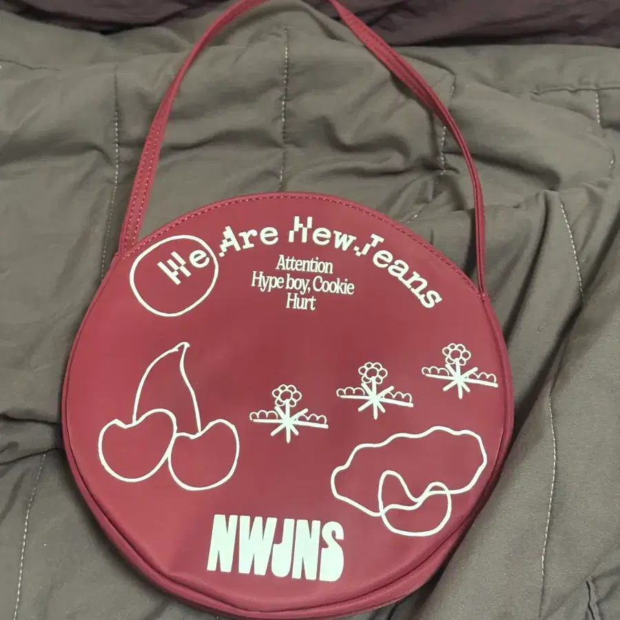 뉴진스 한정판 가방