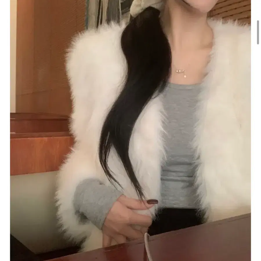 화이트 퍼 자켓