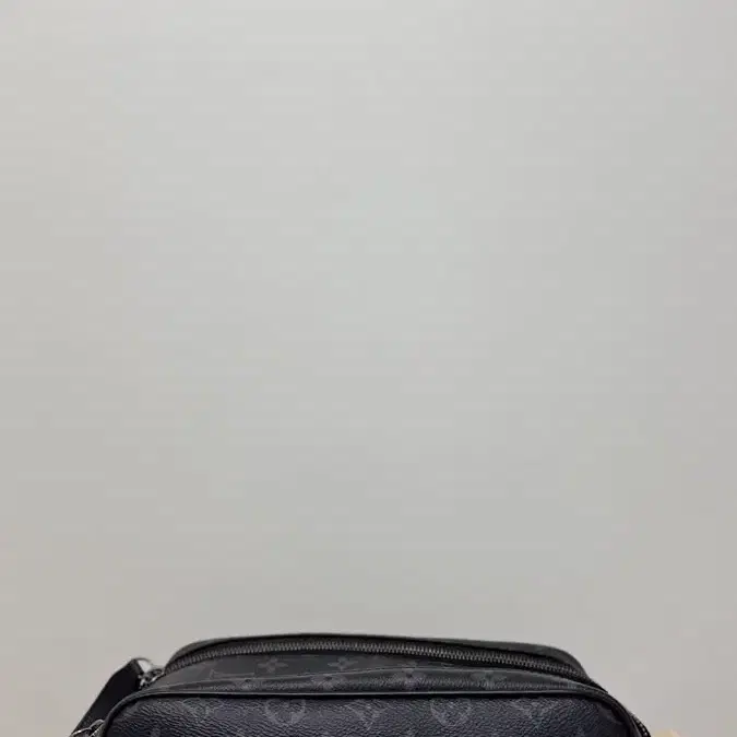 (새상품급) / (정품) 루이비통 이클립스 돕키트 - 26년식