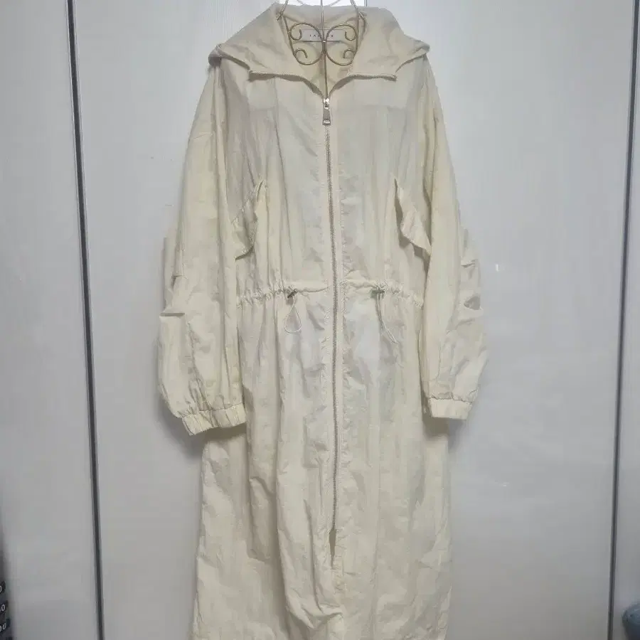 TUNKUS 아이보리 롱 바람막이