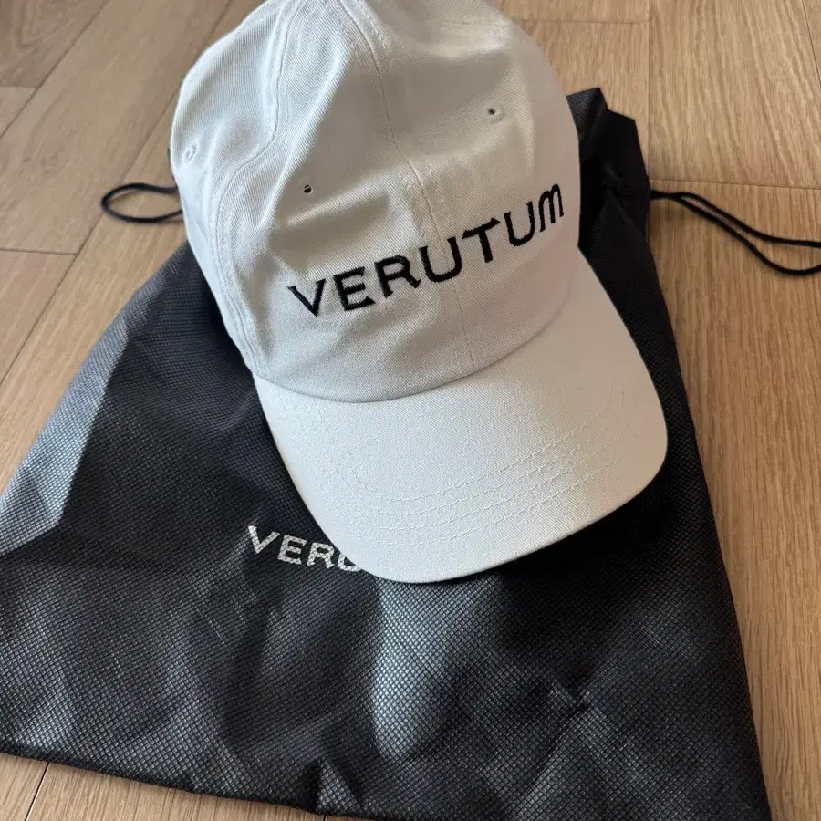 VERUTUM 모자