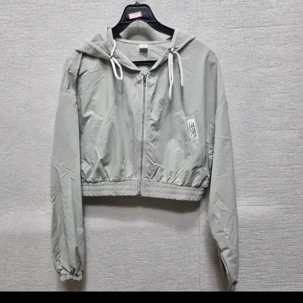 w499 크롭 후드 바람막이 자켓