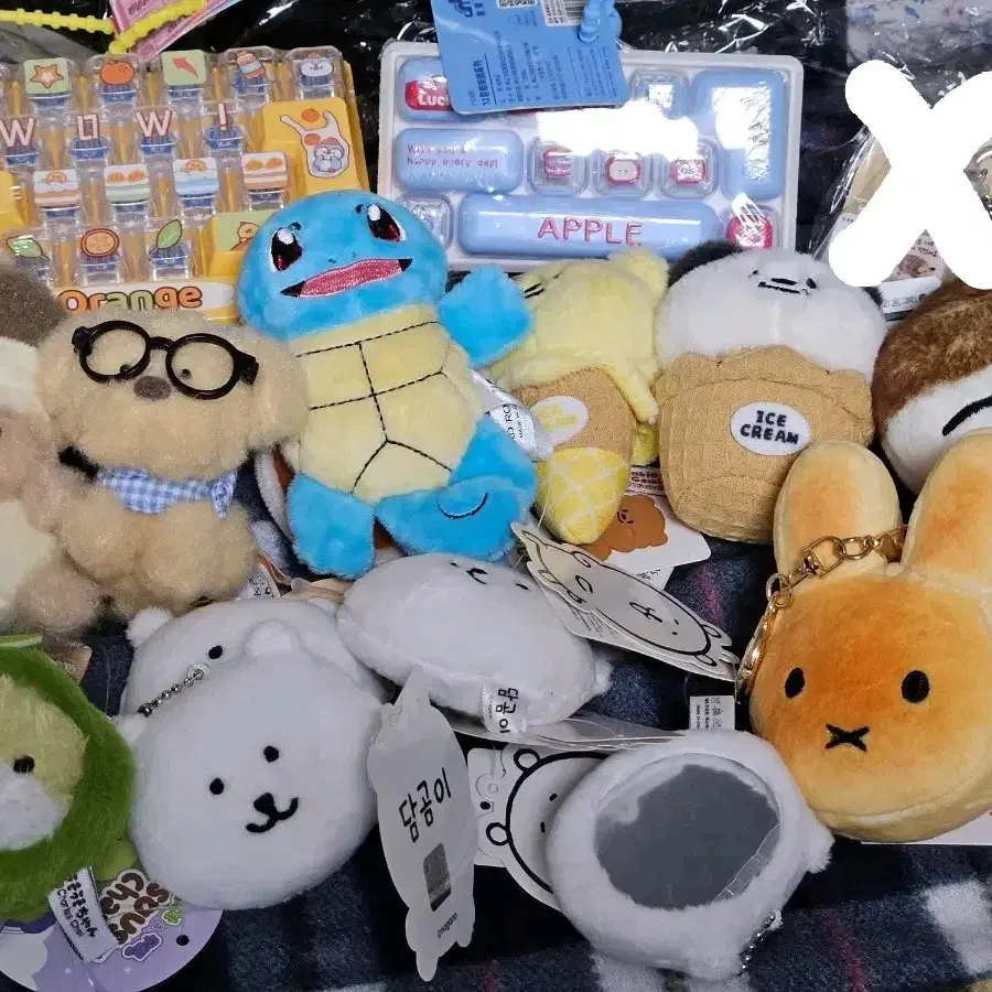 인형 키링 팔아요(상점에 다른거 많아요(농담곰 거울키링 미피 미피빵키링 케키바이고미 빵고미 26구키캡 대왕키캡 키캡키링 키캡 우소우소짱 녹차맛