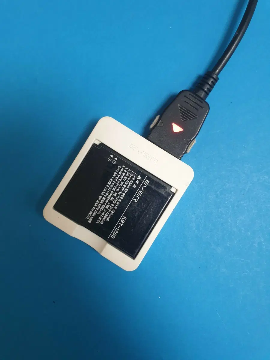 에버 몽글몽글폰 배터리와 충전거치대 EV-F500