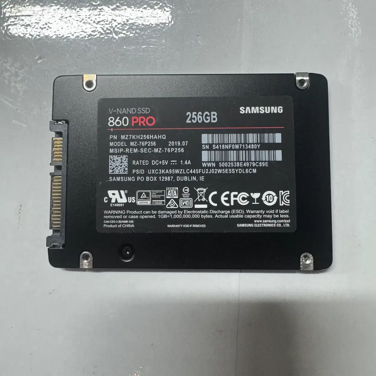 삼성 860 PRO 256GB SSD 판매합니다.
