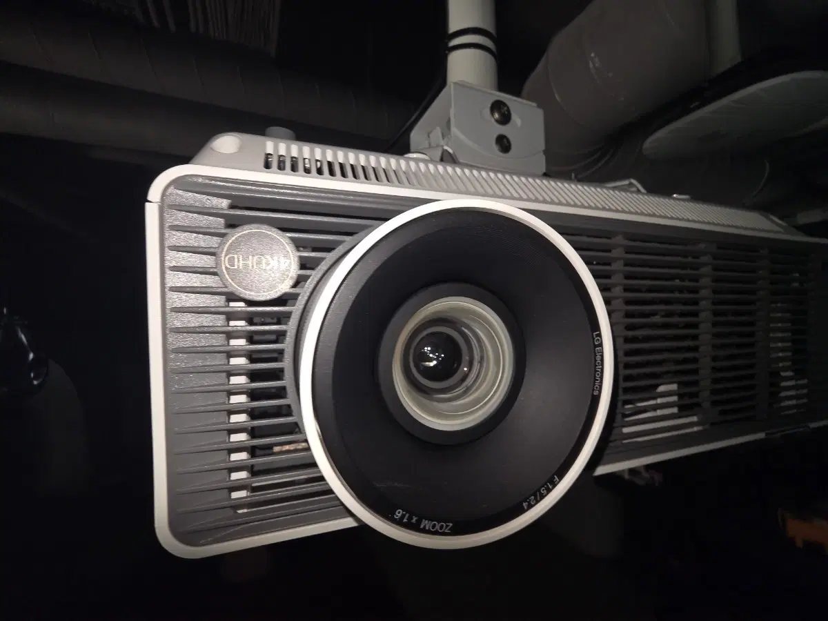 LG 4K UHD빔프로젝트