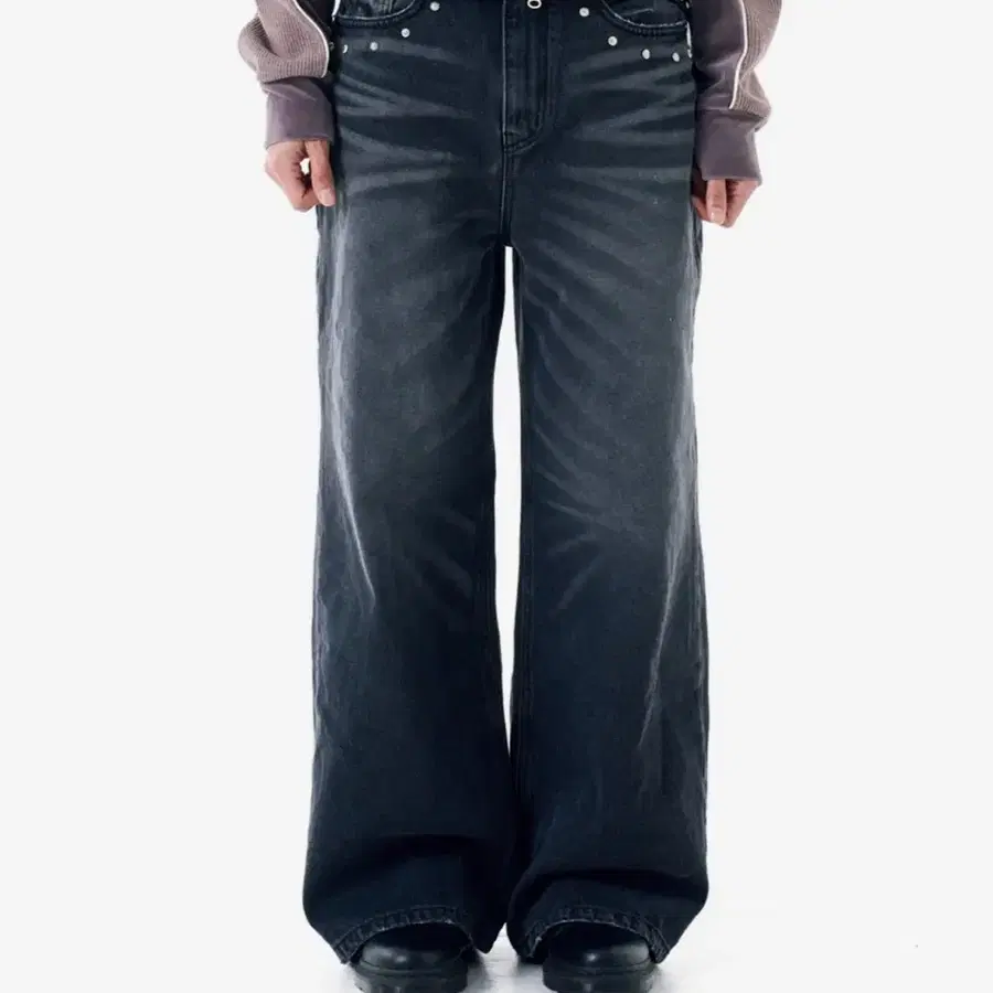 아캄 Multi studded Denim pants 멀티 스터드 데님팬츠 1