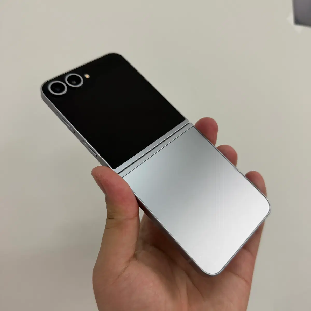 갤럭시 Z플립6 256gb 정상해지 공기계 판매합니다!