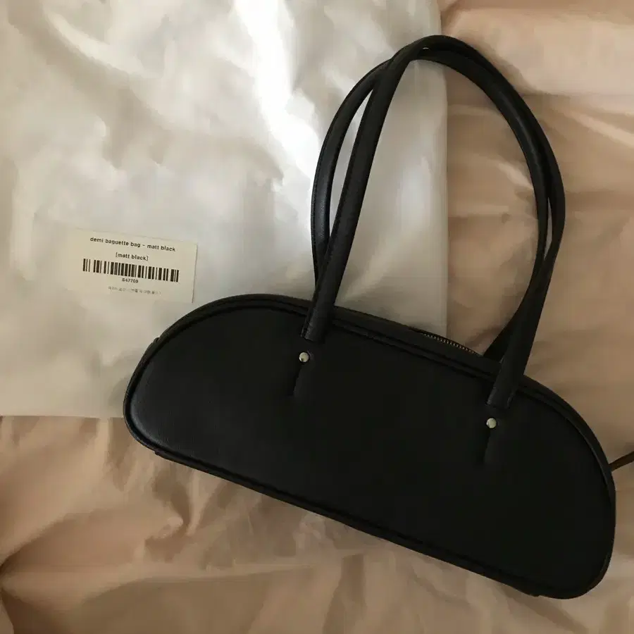 썸웨어버터 demi baguette bag (black)