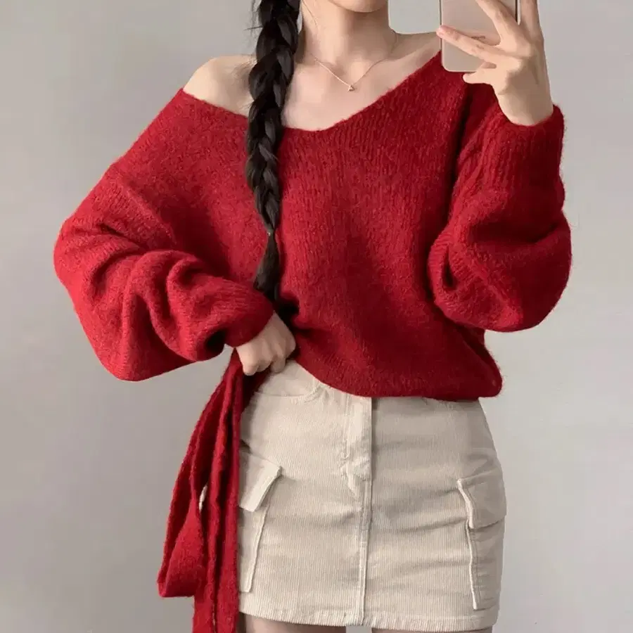 오프숄더 브이넥 니트 레드