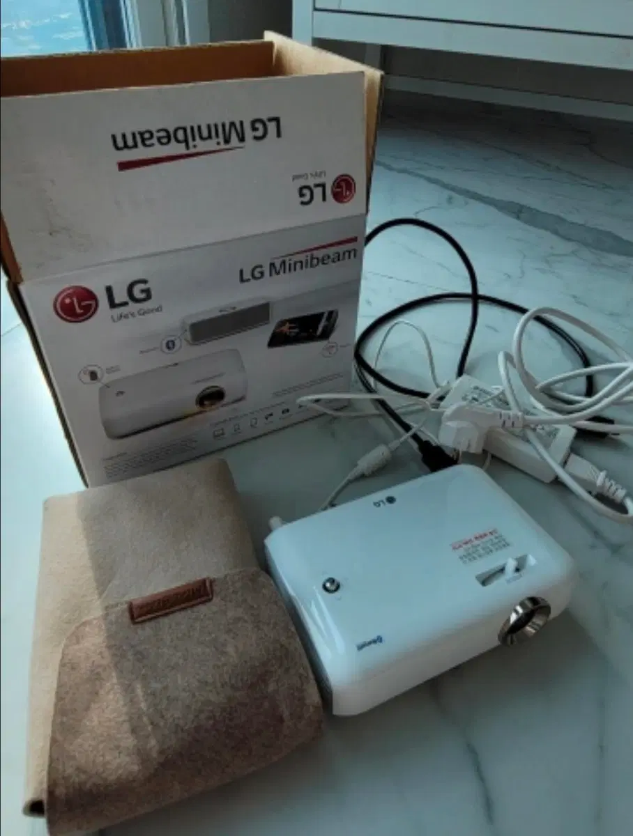 LG 시네빔 프로젝터 PH550 화이트