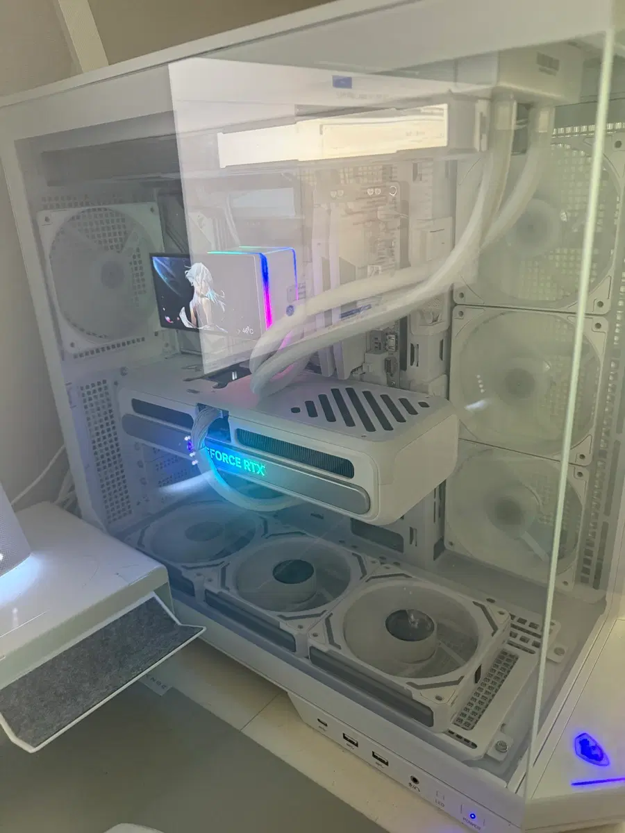 화이트 PC rtx5070