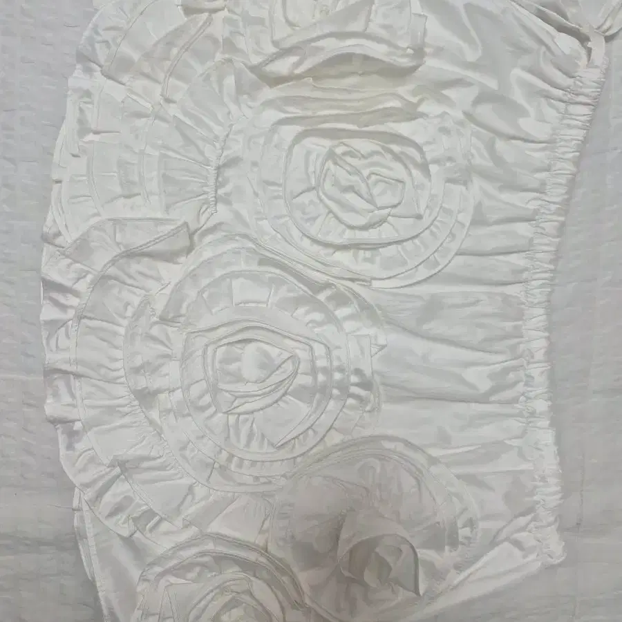 시눈 새상품 Rose Frill Mini Skirt 로즈프릴 미니스커트 화이트