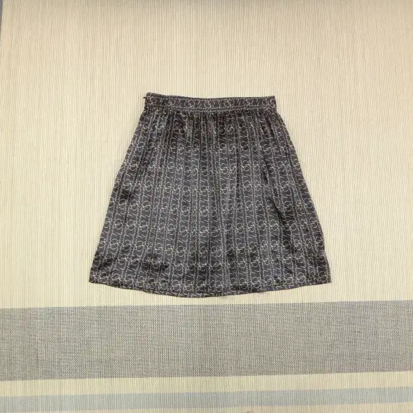 (L/66) 버버리 런던 A라인 실크 치마