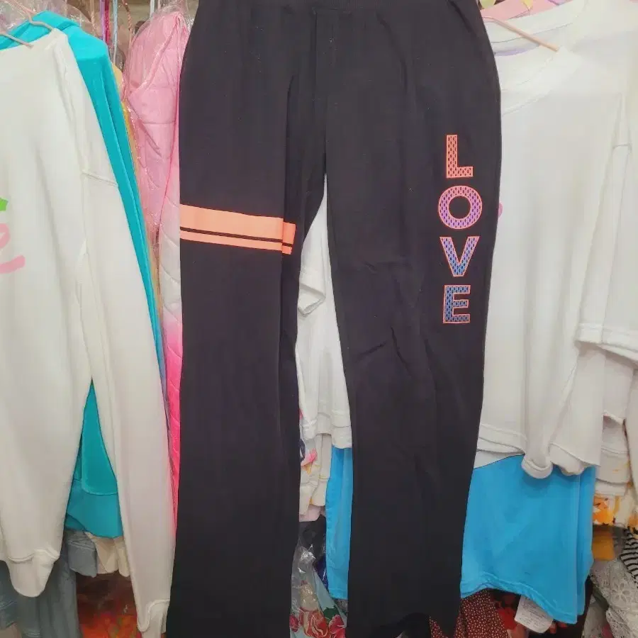 검정색 조거팬츠 핑크 줄무늬 LOVE 레터링수입