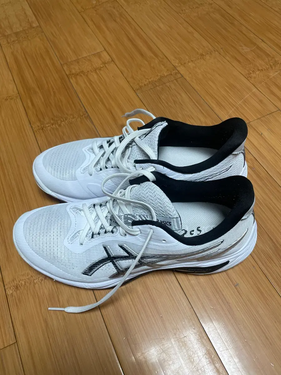 아식스 넷버너 발리스틱 4 배구화 255