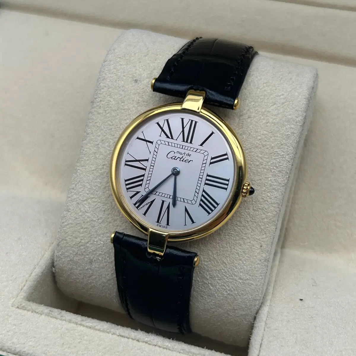 까르띠에 머스트 방돔 라지 Must De Cartier Vendome Round 29mm 블랙 스트랩 - 로만 판 (1000054299)