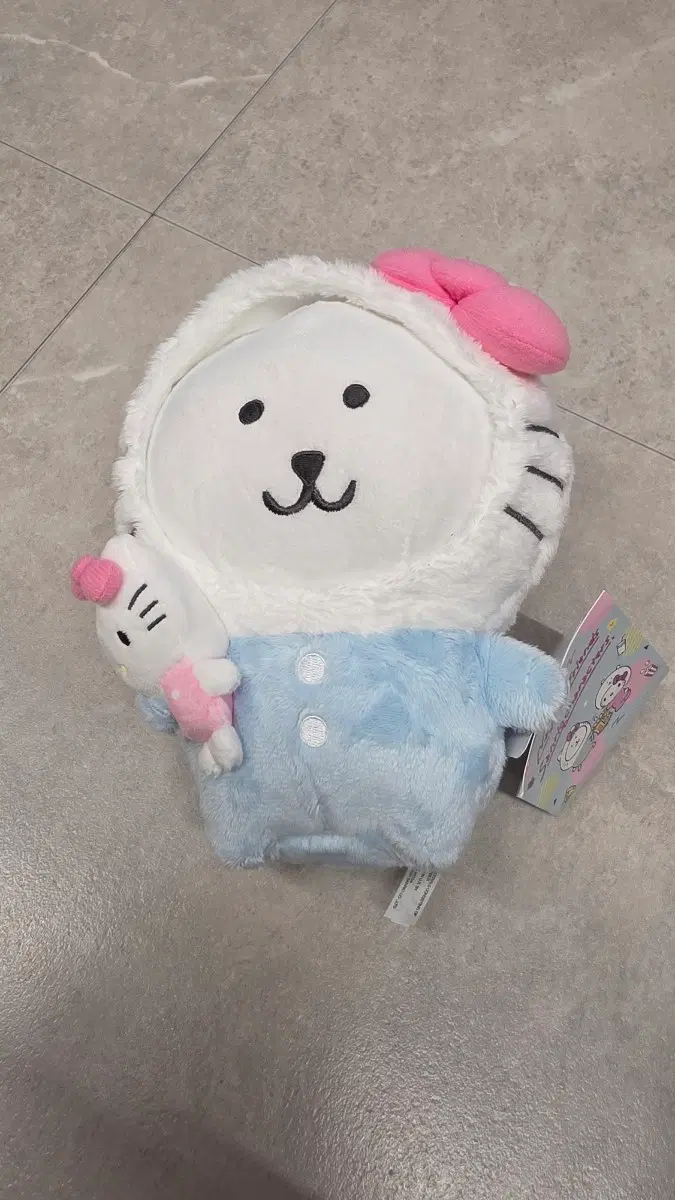 농담곰, 키티 콜라보 인형