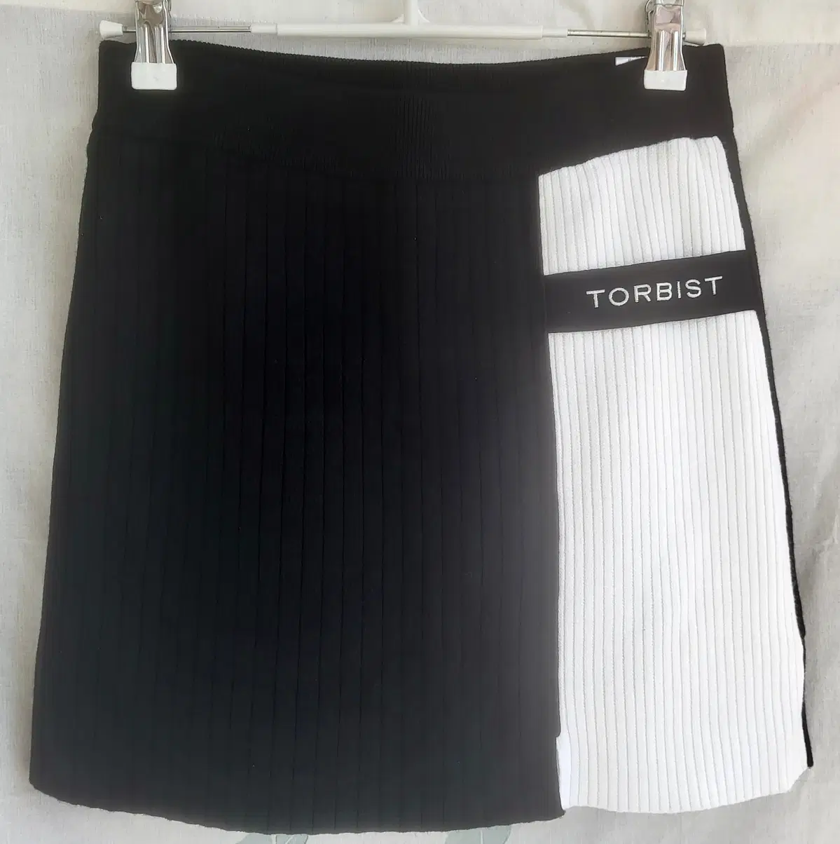 톨비스트(TORBIST) 여성 골프웨어 레이온 폴리 스커트 새상품