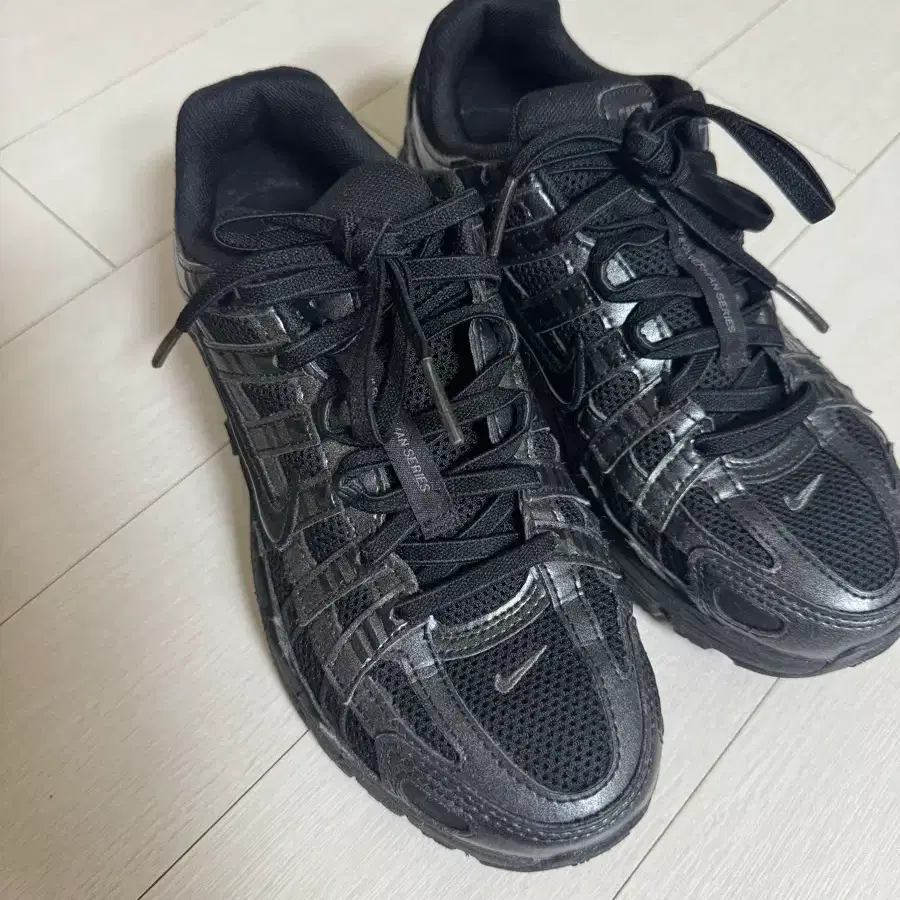 나이키 6000 블랙