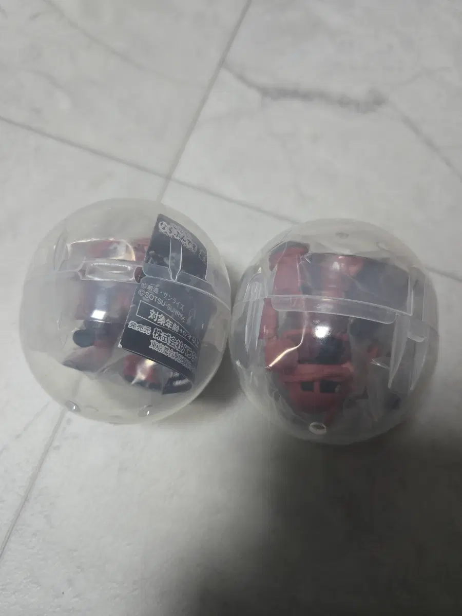 나란히 행진 자쿠 팝니다.