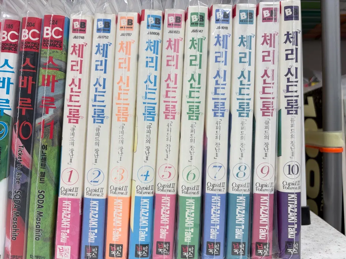 체리신드롬,스바루,달링 인더 프랑키스, 고고고고고스트 4종류 소장용 만화책 팝니다.
